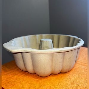 Pampered Chef Stoneware Fluted Bundt Cake Pan 🍰 👩‍🍳